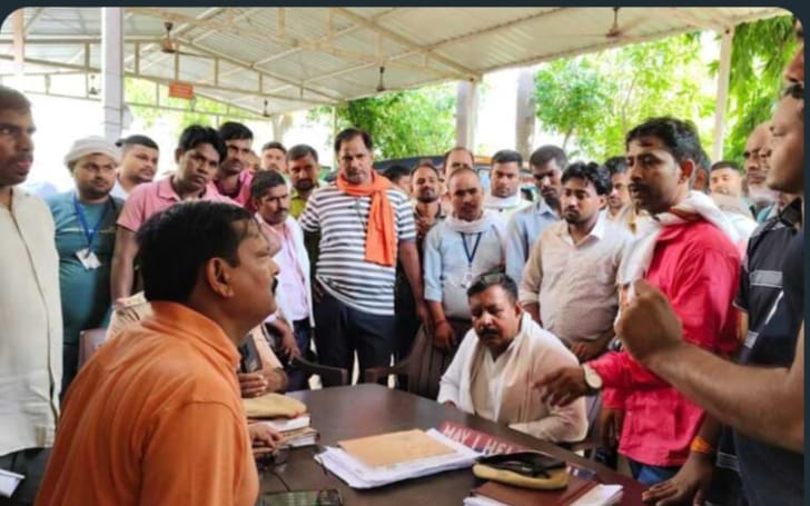 BC operators surrounded the police station